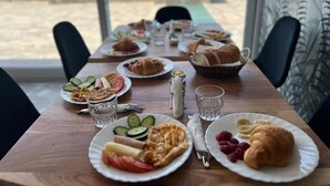 Desayuno bufé gratuito y diario