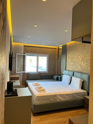 Traditional Double Room | Soundproofing, free WiFi, bed sheets - Solis Giselle Hotel (Vlore)