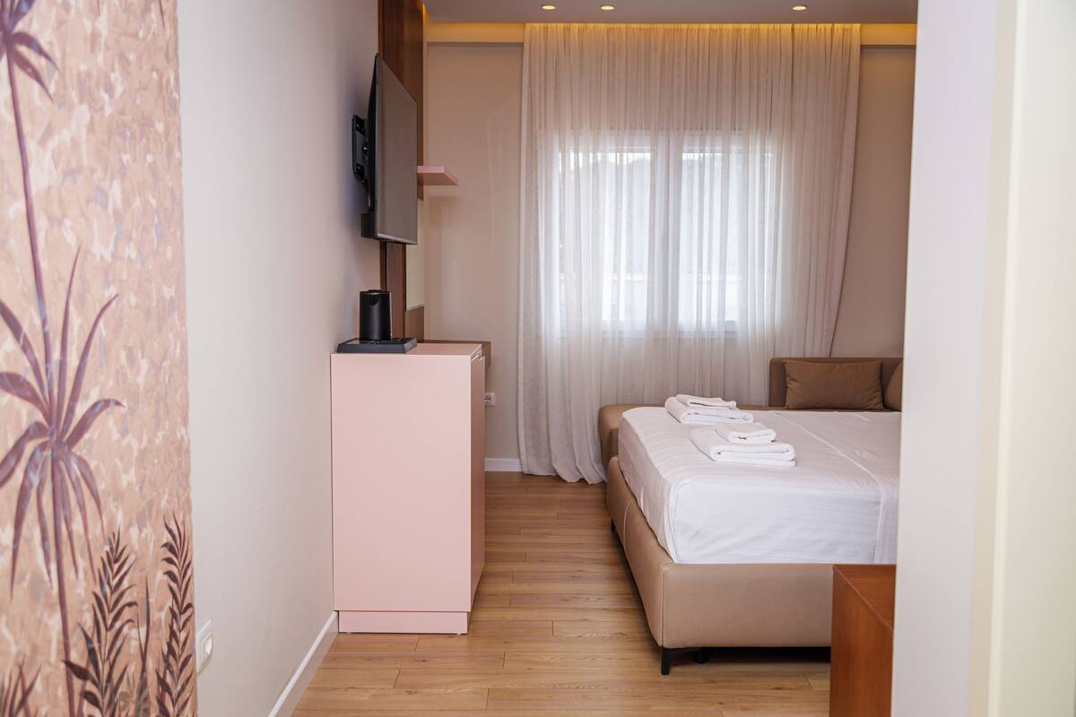 Soundproofing, WiFi (free), bed sheets