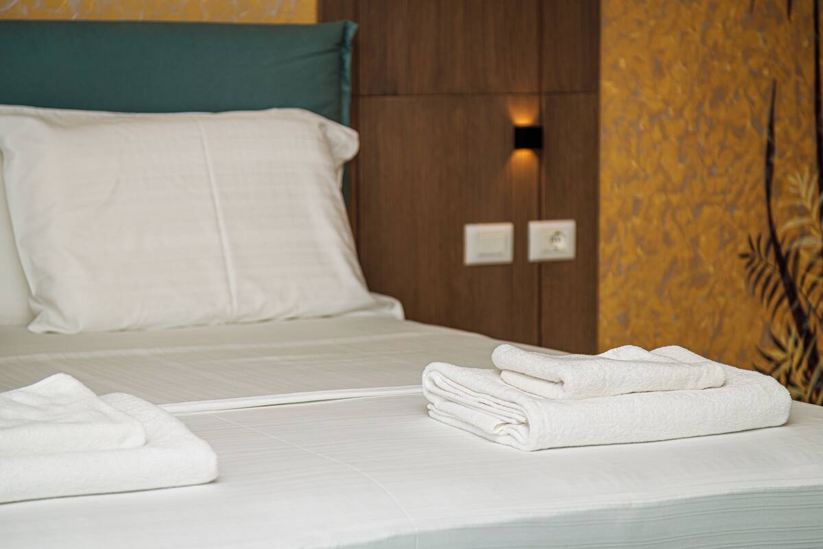 Soundproofing, WiFi (free), bed sheets