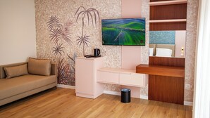 Habitación Confort doble, balcón, vistas a la ciudad | Sistema de insonorización, wifi gratis, ropa de cama