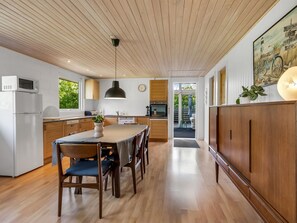 Fridge, microwave, dishwasher, cookware/dishes/utensils