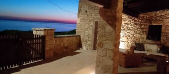 Trullo Fronte Mare "Elmeca"