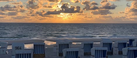 Una spiaggia nelle vicinanze