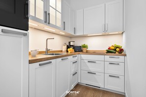 Refrigerador, horno, placa de cocina, lavavajillas