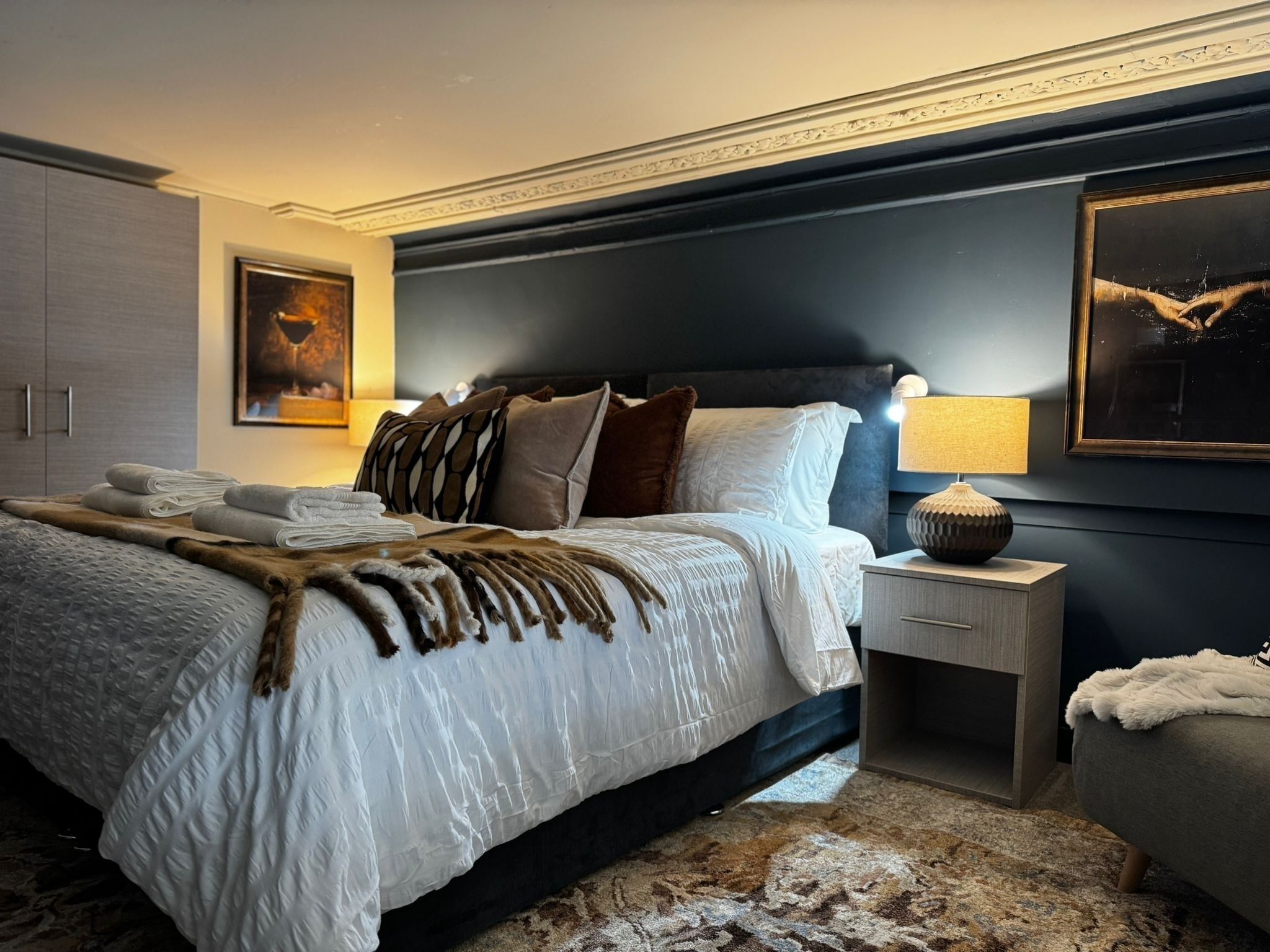 1 slaapkamer, een strijkplank/strijkijzer, gratis wifi, beddengoed