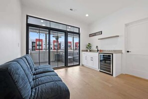 Smart TV, stereo, offices