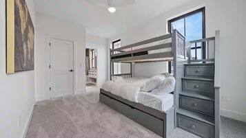 3 slaapkamers, een kluis op de kamer, een bureau