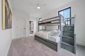 3 Schlafzimmer, Bügeleisen/Bügelbrett, Reisekinderbett, WLAN