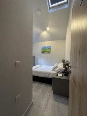 4 quartos, ferros/tábuas de passar roupa, Wi-Fi, roupa de cama