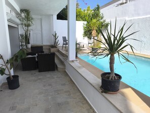 8 outdoor pools - Stylish villa avec parking et piscine  (La Marsa)