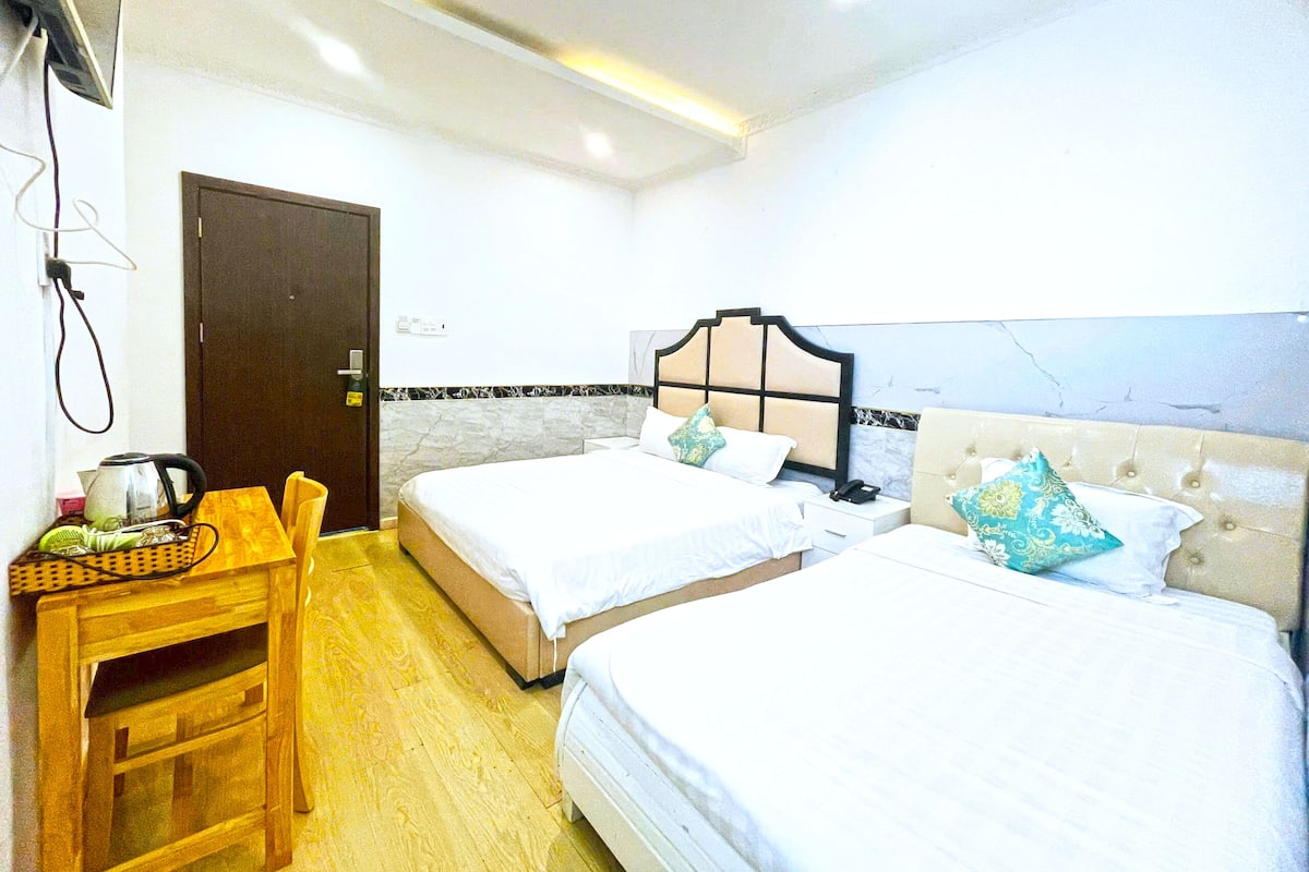 Deluxe Triple Room, City View | Desk, free WiFi, bed sheets