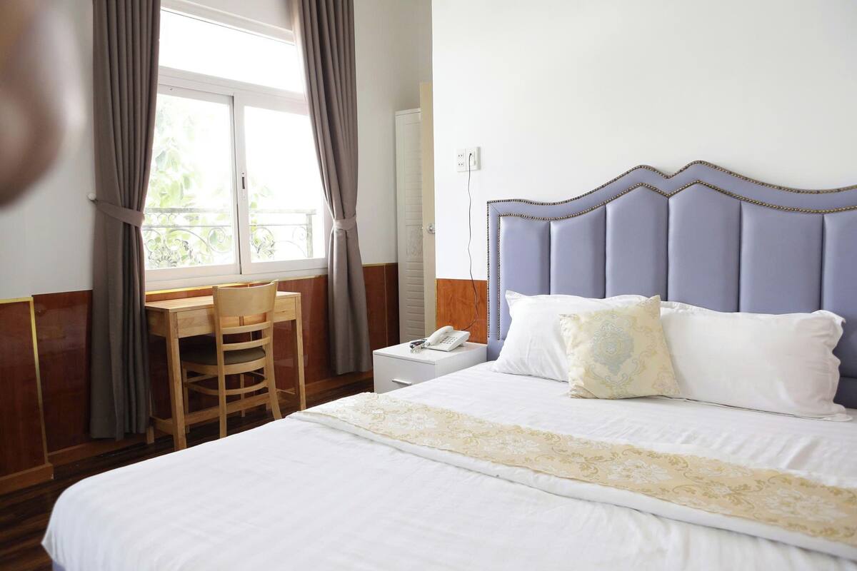 Chambre économique double, vue sur la ville | Accès au Wi-Fi (inclus), literie fournie