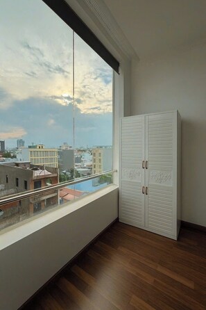 Quarto casal luxo, vista para a cidade | Wi-Fi de cortesia, roupa de cama