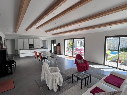 5 minutes from the Ile de Ré bridge! Quiet, bright family home