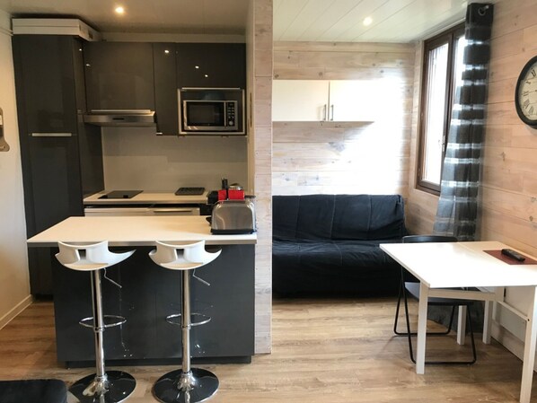 Fridge, microwave, dishwasher