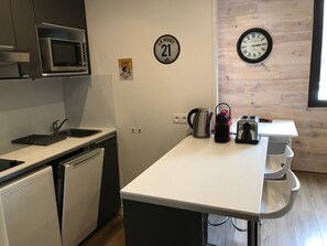 Réfrigérateur, micro-ondes, lave-vaisselle