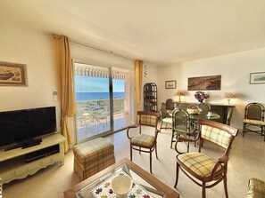 Living area - 3-room apartment in Ajaccio, near beach, terrace and air conditioning (Ajaccio)