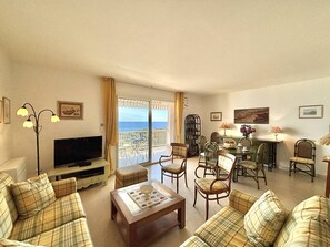 Living area - 3-room apartment in Ajaccio, near beach, terrace and air conditioning (Ajaccio)