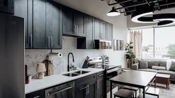 Kjøleskap, mikrobølgeovn, ovn og kokeplater