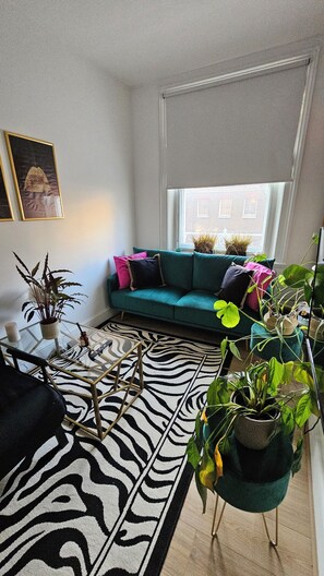 Living area - Cozy apartment minutes away from Oxford Street Shopping Street! (London)