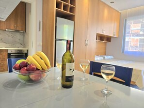 1 habitación, tabla de planchar con plancha, wifi gratis y ropa de cama