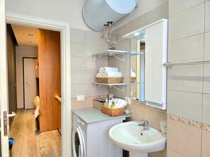 Shower, towels