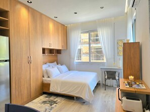 Iron/ironing board, free WiFi, bed sheets