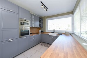 Fridge, microwave, oven, dishwasher