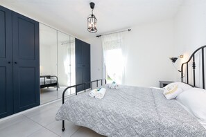 2 bedrooms, iron/ironing board, free WiFi, bed sheets