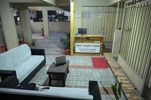 Reception - Hotel Comfort Caves (Nashik)