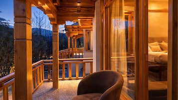 Classic-huvila, parveke, vuoristonäköala | Parveke