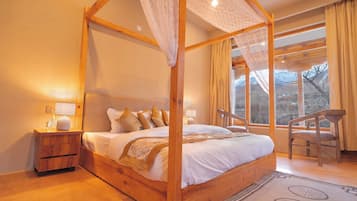 Habitación Deluxe doble, balcón, vistas a la montaña | 1 dormitorio, wifi gratis, ropa de cama