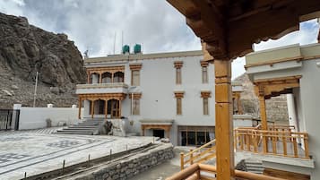 Ilmainen pysäköintipaikka, ilmainen valet-pysäköinti