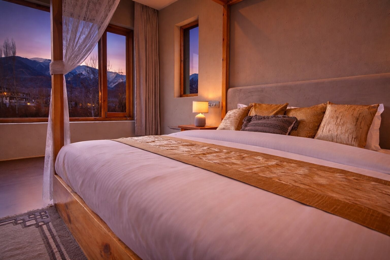 Family Studio Suite, Balcony, Mountain View | Free WiFi, bed sheets