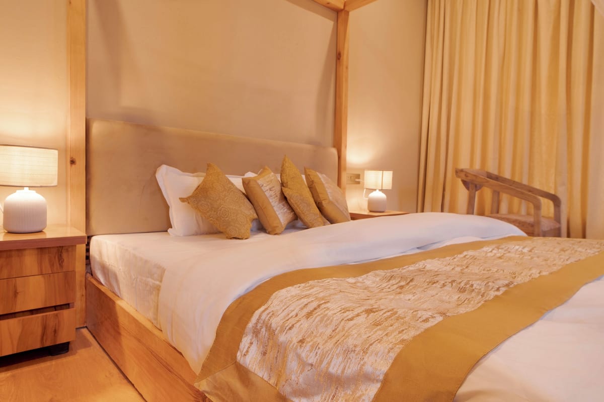 Habitación Deluxe doble, balcón, vistas a la montaña | 1 dormitorio, wifi gratis, ropa de cama