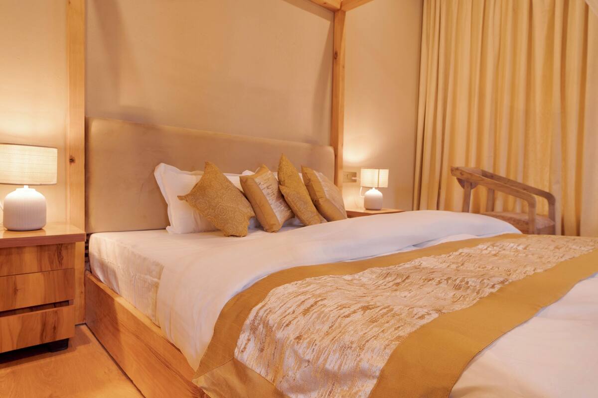 Deluxe Double Room, Balcony, Mountain View | 1 bedroom, free WiFi, bed sheets