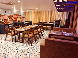 Restaurant - Hotel Chariot Inn (Deoghar)