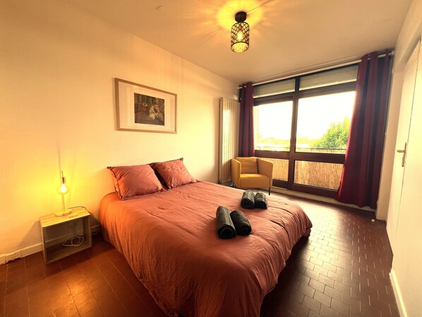 4 bedrooms, desk, iron/ironing board, free WiFi