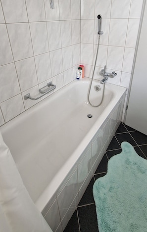 Hårtørrer, håndklæder, Toiletpapir