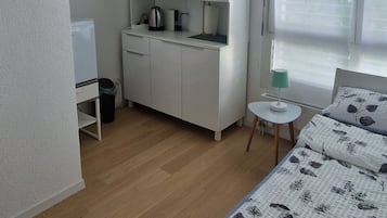 1 chambre, fer et planche Ă repasser, Wi-Fi, draps fournis