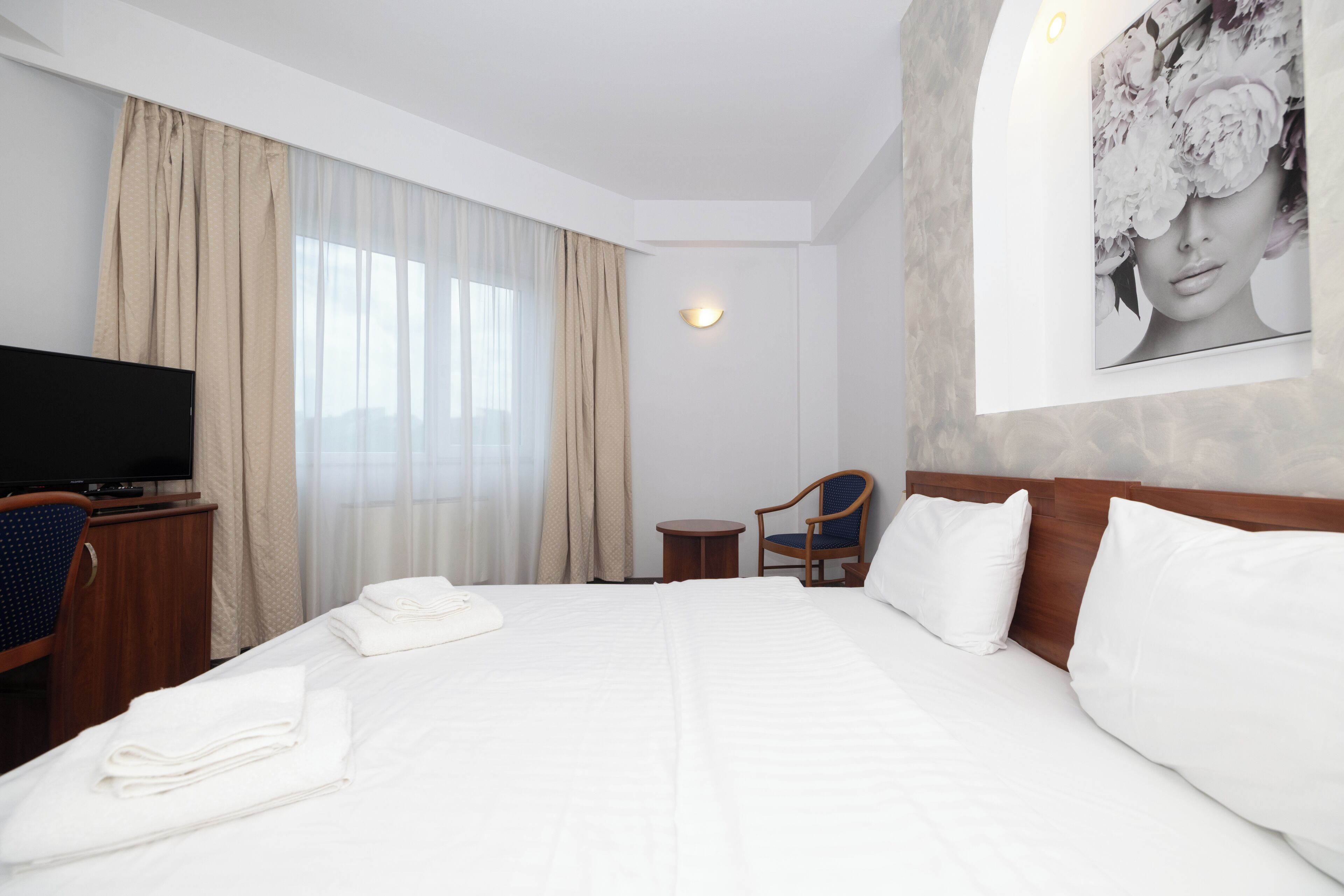 Minibar, skrivebord, arbejdsområde til bærbare computere