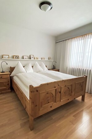 1 bedroom, travel crib, free WiFi