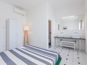 3 makuuhuonetta, vauvan matkasänky, ilmainen Wi-Fi, vuodevaatteet