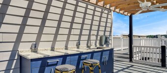 Delmarva | Luxury Cape Charles Condo w/ Rooftop Terrace, Chesapeake Bay Views & Fireplace