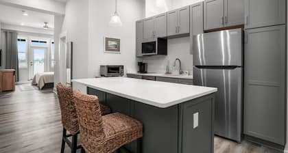 Princess Anne | Rooftop Terrace, Balcony + Fireplace, Walk Downtown Cape Charles to Beach