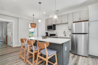 Virginia Lee | Rooftop Terrace, Fireplace, Skylights, Walk to Beach & Downtown Cape Charles