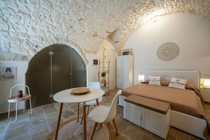 1 chambre, coffres-forts dans les chambres, fer et planche à repasser