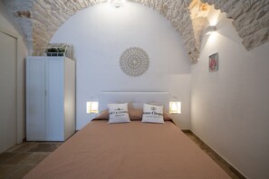 1 soverom, safe på rommet, strykejern/-brett og wi-fi (inkludert)