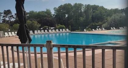 Village vacances Bougenay avec piscine gratuite de mai Ă  mi-septembre